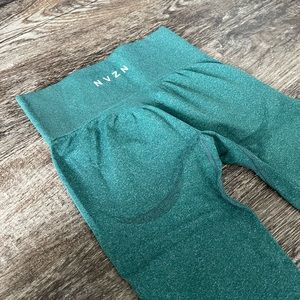 NVZN Leggings in Emerald Green, Size S | NEVER WORN